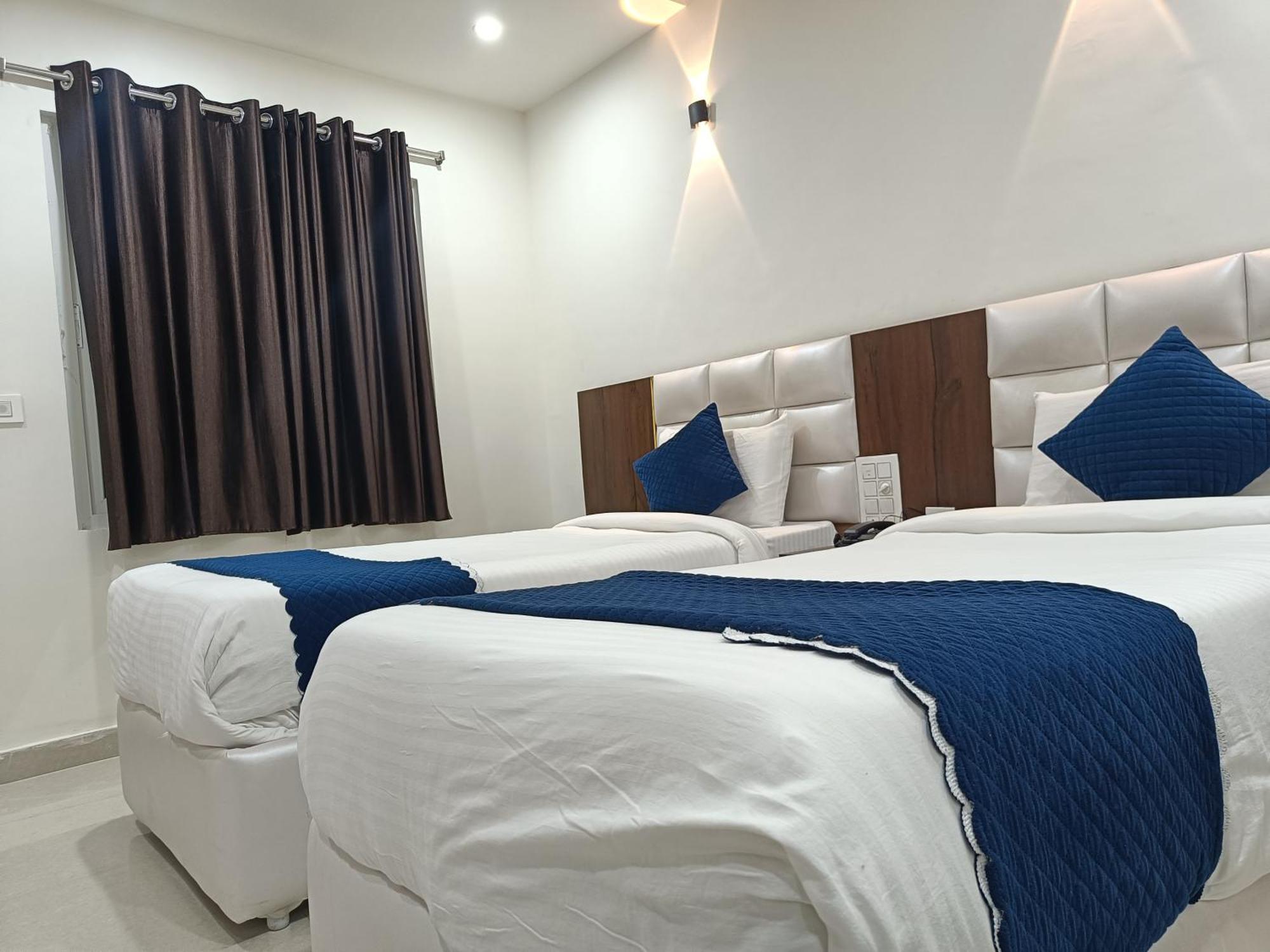 Hotel Skyland 瓦朗加尔 外观 照片