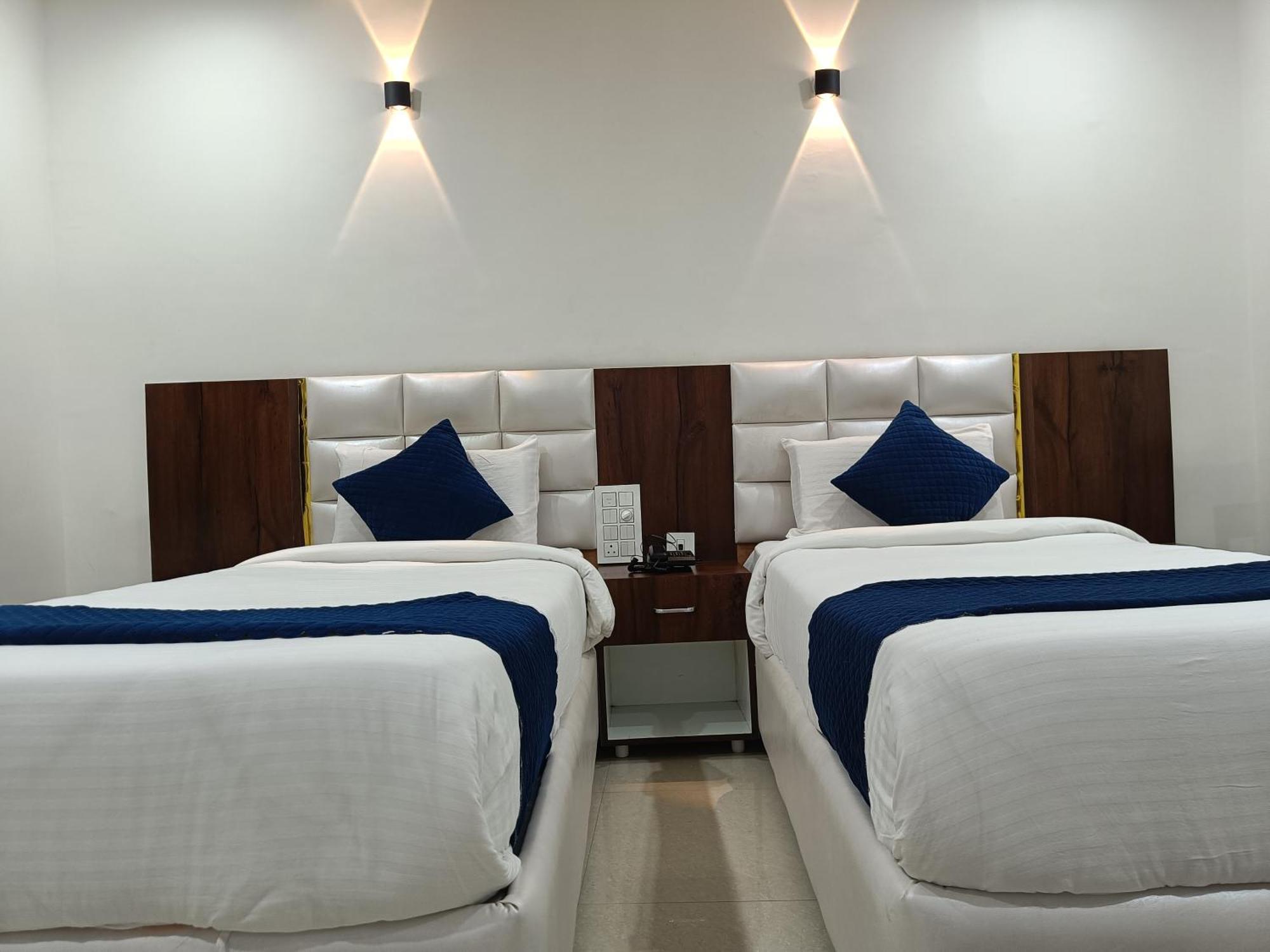 Hotel Skyland 瓦朗加尔 外观 照片
