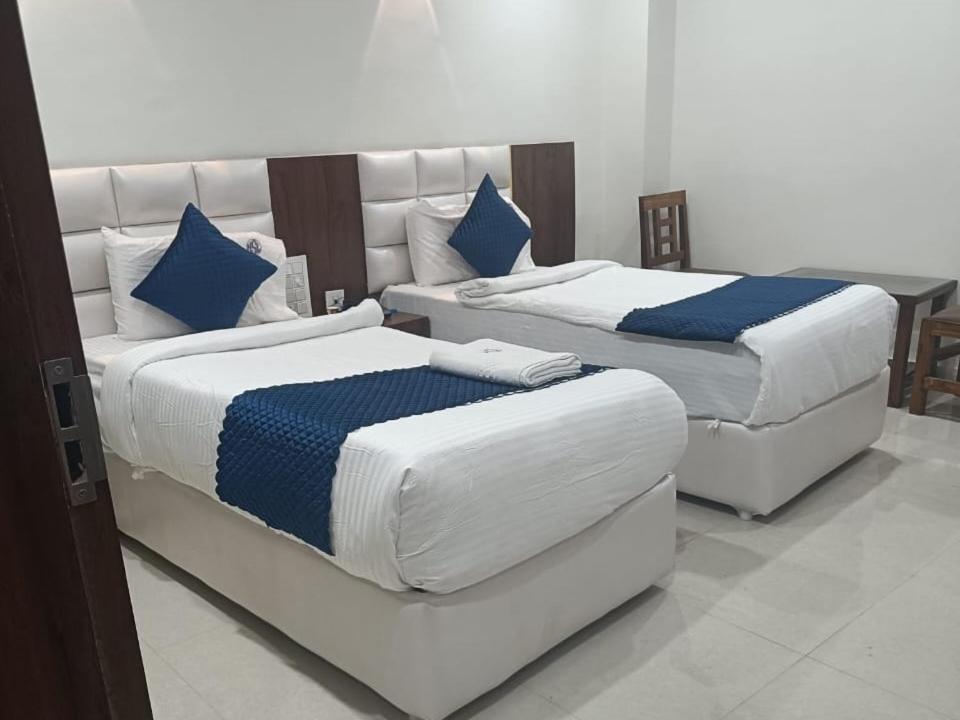 Hotel Skyland 瓦朗加尔 外观 照片