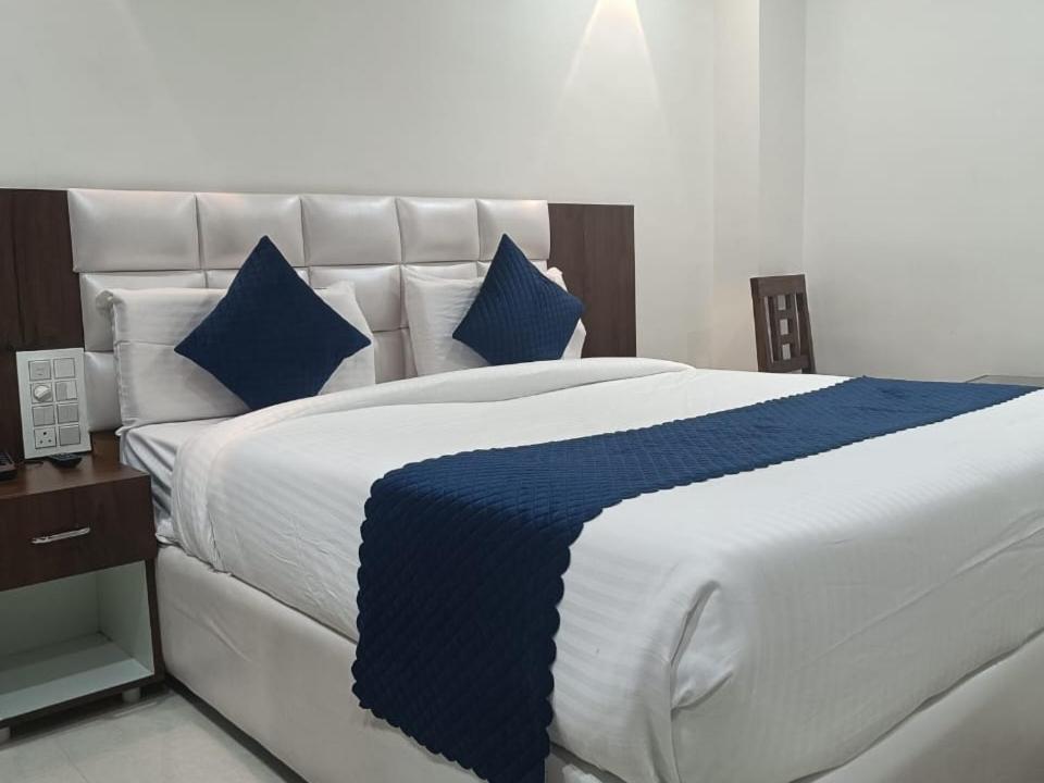 Hotel Skyland 瓦朗加尔 外观 照片