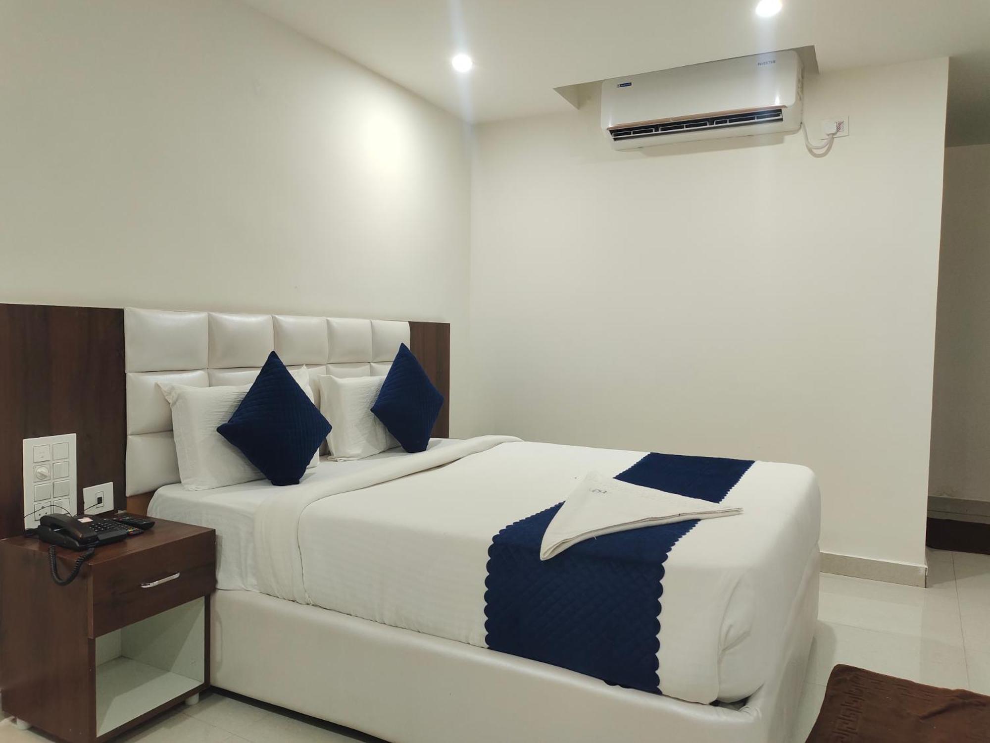 Hotel Skyland 瓦朗加尔 外观 照片