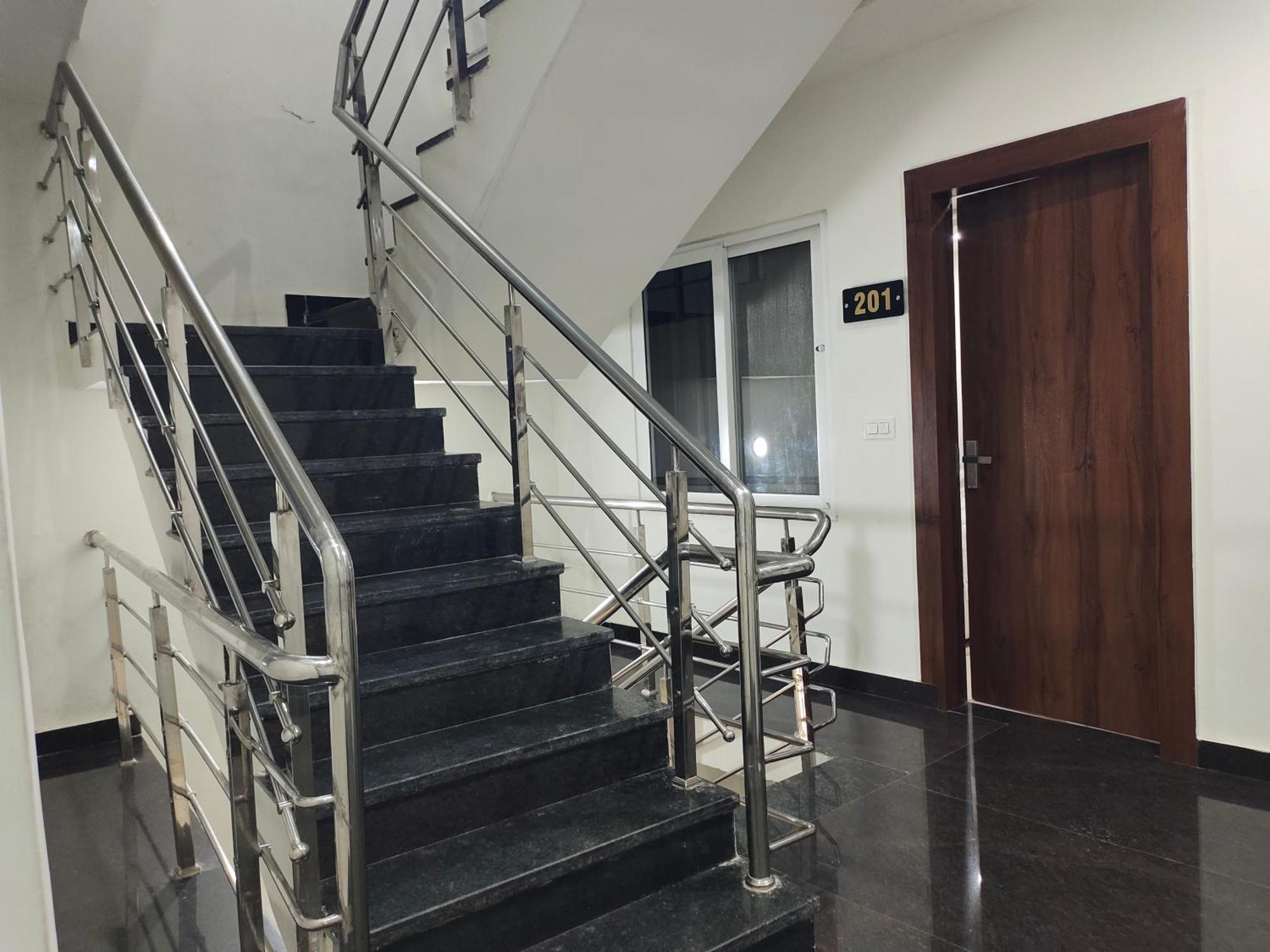 Hotel Skyland 瓦朗加尔 外观 照片