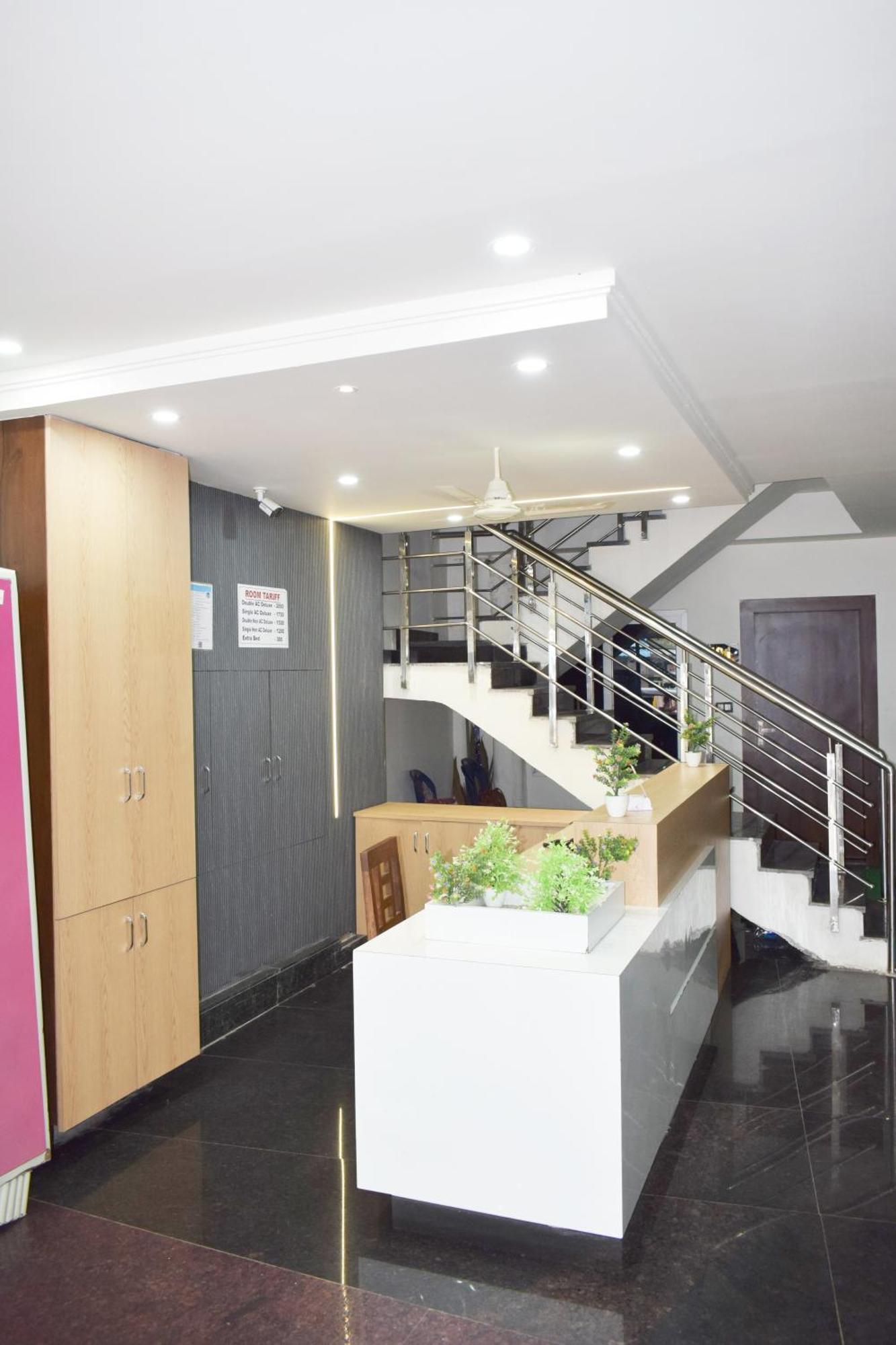 Hotel Skyland 瓦朗加尔 外观 照片